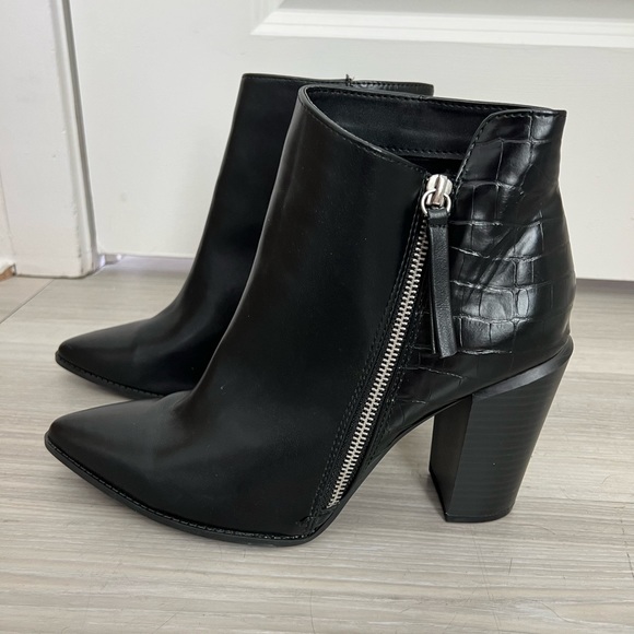 Crocodile Embossed Black Booties Sz 10 - Picture 3 of 4